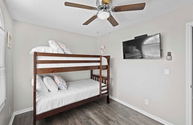 Porch Paradise by Avantstay New Pool, Firepit - Foto 32