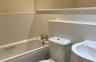 Tuffley 4 bedroom house - Foto 7