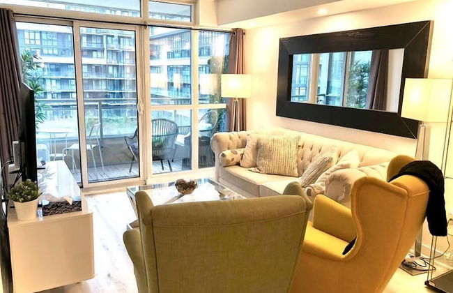 Toronto Downtown Suites CN Tower View - Photo 8