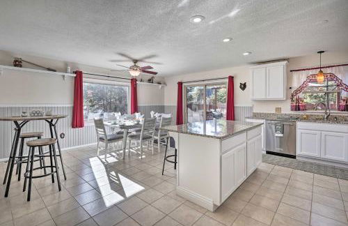 Peaceful Getaway with Private Hot Tub and Mtn Views! - Foto 6