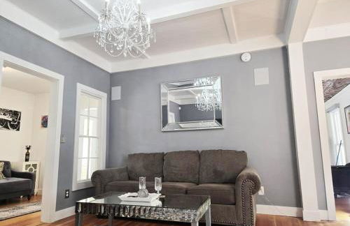 Victorian Dream! Charming Mountain View Home by Downtown - Foto 27