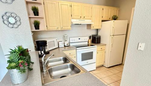 2BR2BA Getaway 7 Miles from Orlando Parks - Foto 4