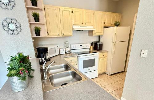 2BR2BA Getaway 7 Miles from Orlando Parks - Foto 4