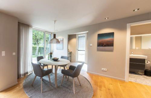 LAKESIDE LODGE - Photo 8