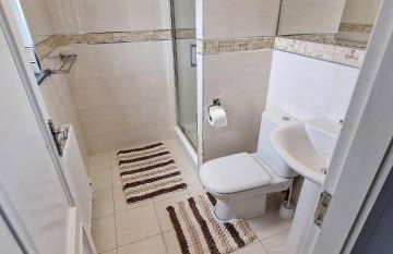 2 Bed-Sleeps 5-Parking-Sea View - Foto 9