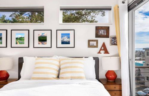 Designer Fremont Retreat w Mount Views & Office - Photo 22