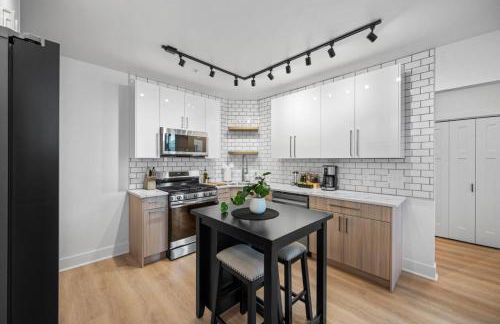 PFR Suites - Highland, 3BR 2BA Shadyside Condo, Penthouse Unit, 2 Decks, Off-Street Parking, 4th Floor Walkup - Foto 52