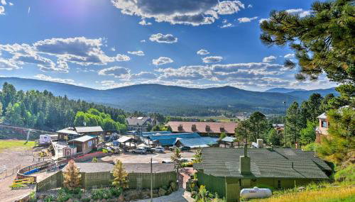 Angel Fire Resort Condo, 400 Feet to Chile Express - Foto 3