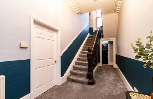 St Johns, Wakefield - Self check in & free parking - Foto 38