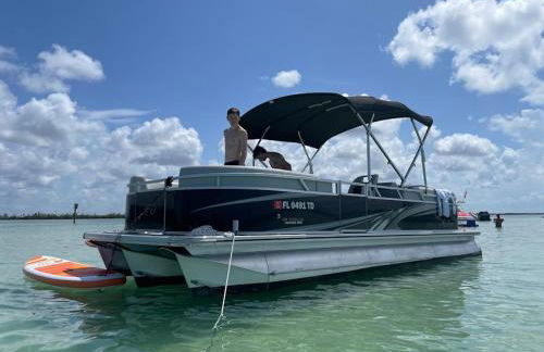 Pet friendly, Heated Pool, close to many beaches, monthly New Vacation Villa - Foto 36