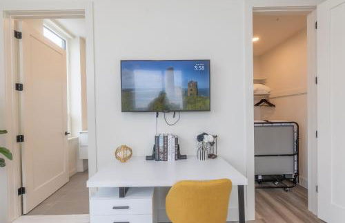 Bright and Bold Escape with NYC Views and Free Parking, Sleeps 9 and 2 Baths - Foto 31