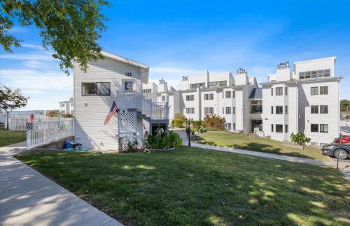 Lakefront Osage Beach Condo + Workspace w/ Pool Views - Foto 47