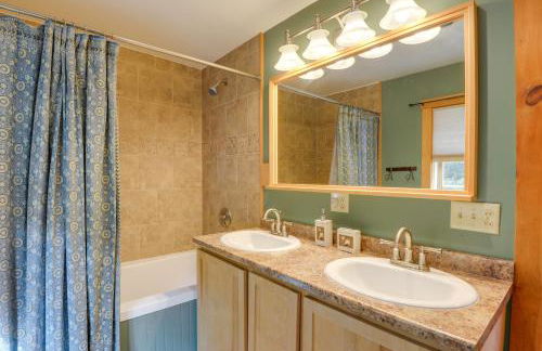 Charming Putney Home Porch, Grill and Hiking Trails - Foto 15