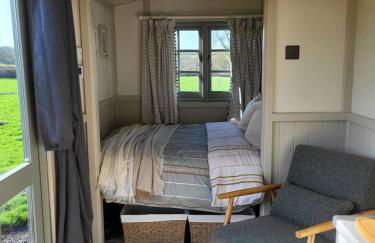 Sunrise Shepherd's Hut - Photo 12