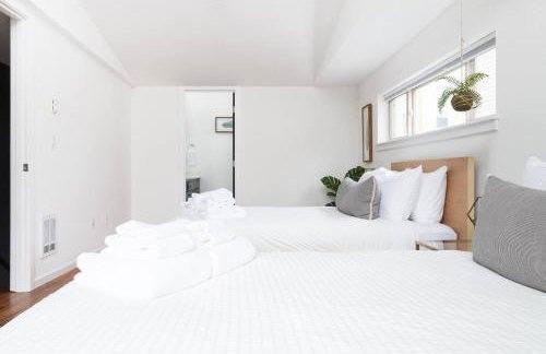 Stylish Urban Loft wFloating Stairs&Fireplace - Foto 26