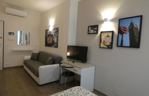 Metro Apartment - Photo 12