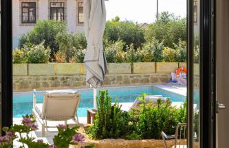 Kannas Mani Luxury Suites -Adults Friendly 14 Plus - Photo 92