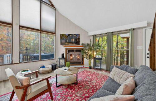 Wooded Chalet w Hot Tub & Indoor Pool, Gym Access - Foto 8