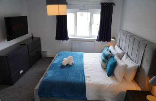 Rare find - new build 3 bedroom house near Cheshire Oaks - Photo 25