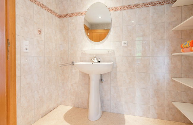 Holiday Home with Sauna, Garden, Terrace, BBQ & Fireplace - Photo 18