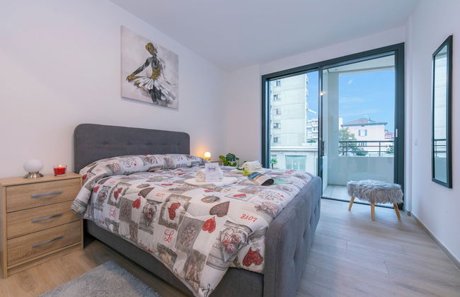 Enchanted Home - Photo 3