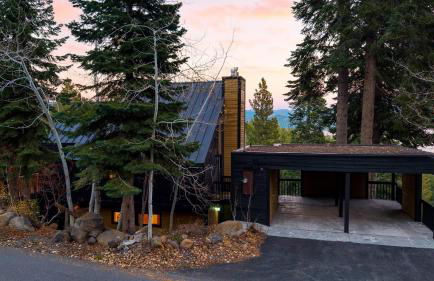 Lake View, Firepit, Game Room Remodeled Lake Tahoe Luxury Cabin by Avantstay - Foto 92