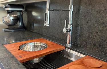 Ultimate Lake Resort Xtravaganza - Luxury - Waterfront - Boathouse - Sleeps 18 - Photo 70