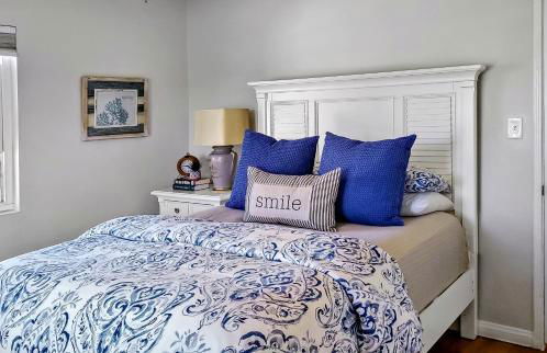 Top Location Walk to Dining, Shops & Near Beach CC E - Photo 4