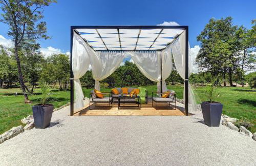 Radola residence by Radola family - Photo 13