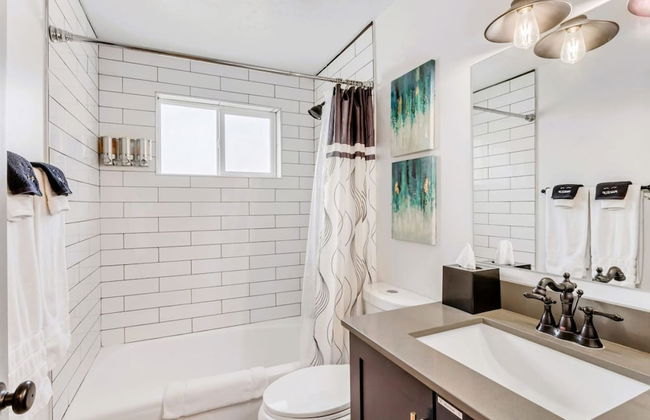 Charming 2BR w King Queen Close to SLC - Foto 24