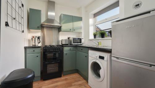 Tapton View - Modern Stay Near Chesterfield Town Center, Train Station & the Peak District - Foto 4, stove, pet friendly, toaster, minibar