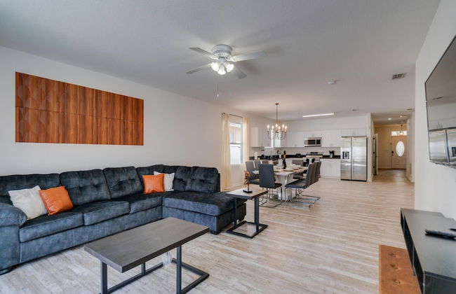 5/3 Pool Home Located in Sunset Ridge Community! - Foto 3