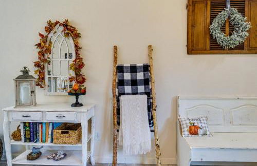 Charming Gravois Mills Escape with Private Backyard! - Foto 8