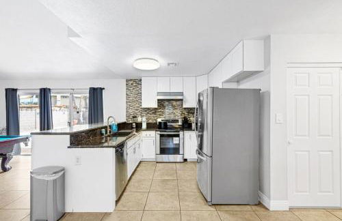 Vacation Home in Vegas w Pool 2 mile to Strip - Foto 26