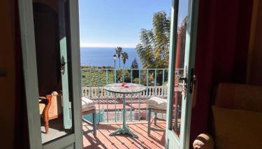 Estudio superior con vistas y pequeña terraza en Maro - Foto 4