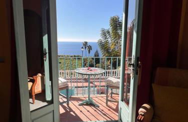 Estudio superior con vistas y pequeña terraza en Maro - Foto 4