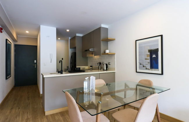 w Elegant 2BR in Barranco - Photo 8