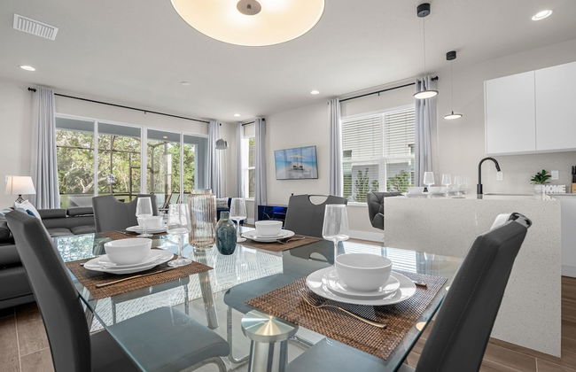 Modern 4BR Family Home With Private Pool - Photo 18