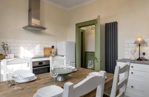 Historic Trackside Retreat, Charming Getaway - Photo 10