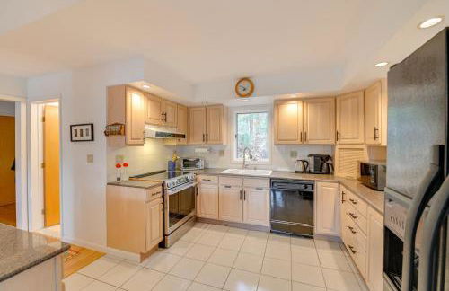 Great Barrington Lakeside Getaway with Kayak and Grill - Foto 11