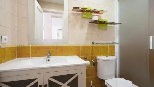 V Centenario free parking by Staycare - Photo 5, Shower