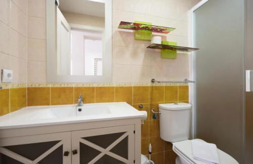 V Centenario free parking by Staycare - Photo 5