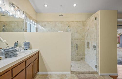 Explore Ramonas Vineyards Tranquil Home with Yard - Foto 16