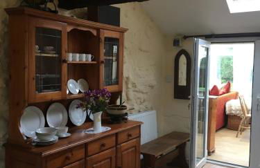 Apartment in the village of Moelfre - Photo 7