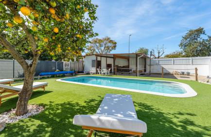 Sunny 3BDR Apt with Pool in Ferreiras by LovelyStay - Foto 1