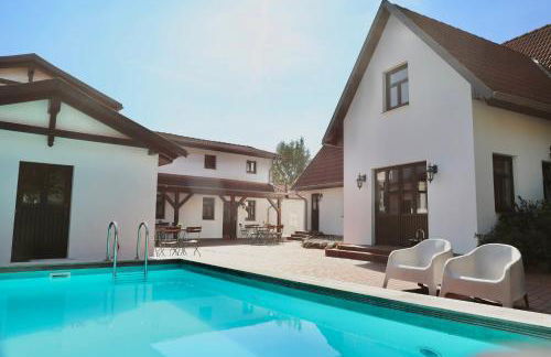 FeWo Dänholm Alte Schule Barlin Mecklenburg Pool - Foto 2