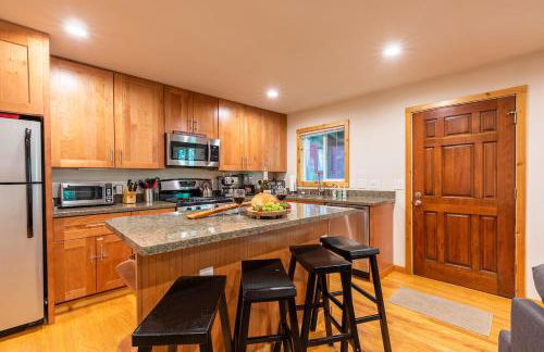 Vino Velo Retreat! Redwoods! Hot Tub!! Fire Table!! BBQ!! Game Room!! Fast WiFi!! Dog Friendly!! - Foto 16