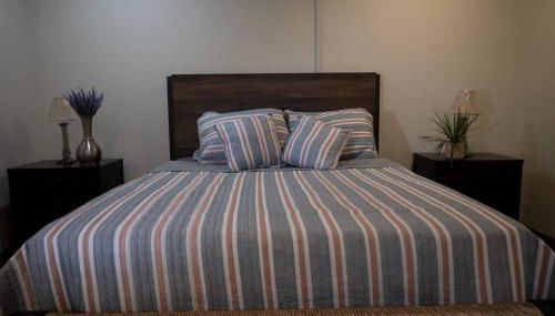 Cheerful 1 Bedroom Home with Mountain View - Foto 5