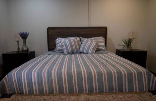 Cheerful 1 Bedroom Home with Mountain View - Foto 5