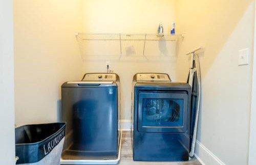 Renovated, Pet friendly, Yard, 2 Miles to Downtown - Photo 11